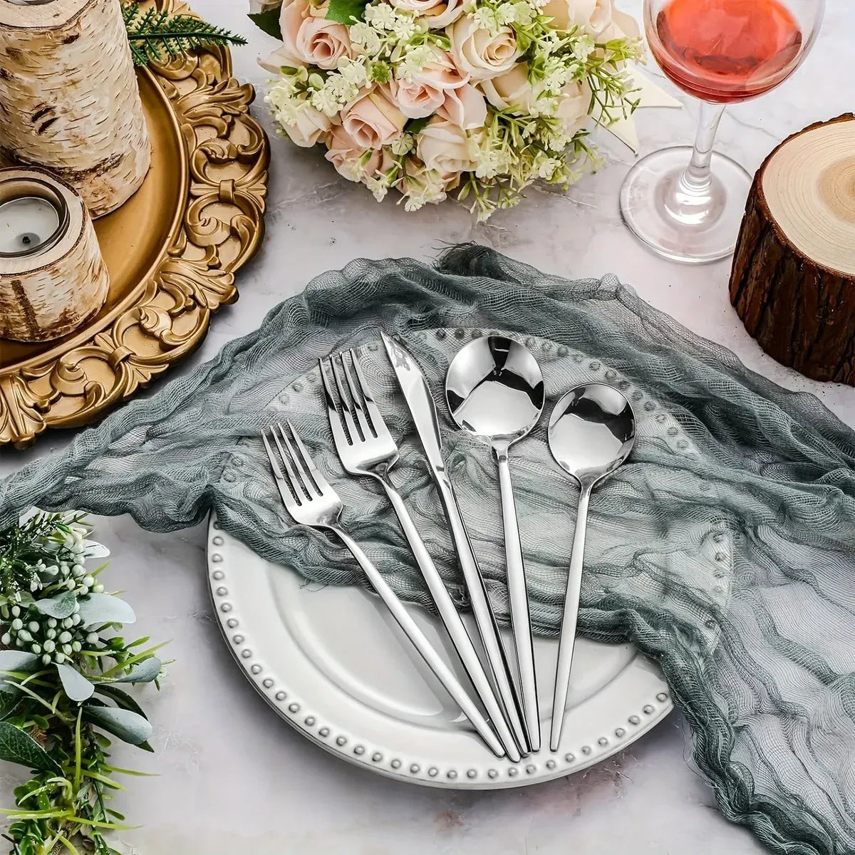 Set de Cubiertos Plateados 30 Piezas: Una Mesa Completa para las Visitas